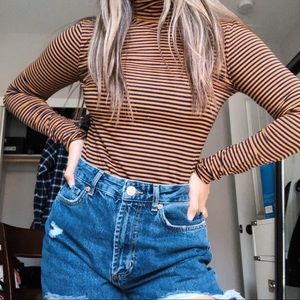 STRIPED TURTLE NECK